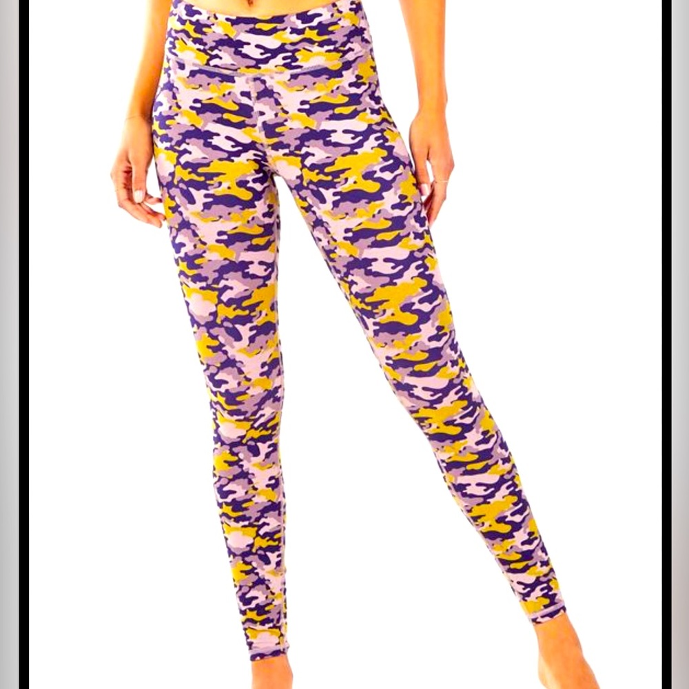 NEW! Fabletics camo powerhold leggings with waistband pocket!